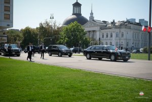 Przejazd kolumny wiceprezydenta Stanów Zjednoczonych