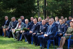 8. Uroczystości na cmentarzu w Miednoje - przedstawiciele służb