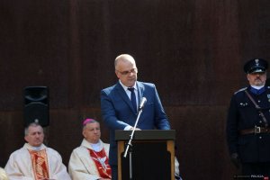 15. Uroczystości na cmentarzu w Miednoje - przemawia Andrzej Sprycha