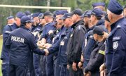 XIX Kynologiczne Mistrzostwa Policji - komendant CSP wita się z uczestnikami