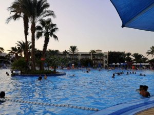 Zdjęcie basenu w egipskim kurorcie Hurghada