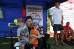 policjantka z dziećmi na pikniku