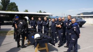 Medale i wyróżnienia dla policjantów XXIX rotacji Jednostki Specjalnej Polskiej Policji w Kosowie