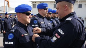 Medale i wyróżnienia dla policjantów XXIX rotacji Jednostki Specjalnej Polskiej Policji w Kosowie