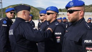 Medale i wyróżnienia dla policjantów XXIX rotacji Jednostki Specjalnej Polskiej Policji w Kosowie