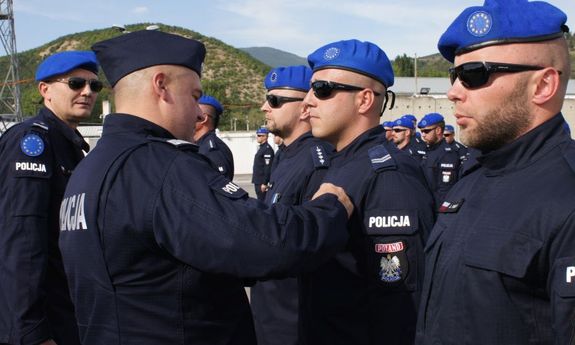 Medale i wyróżnienia dla policjantów XXIX rotacji Jednostki Specjalnej Polskiej Policji w Kosowie