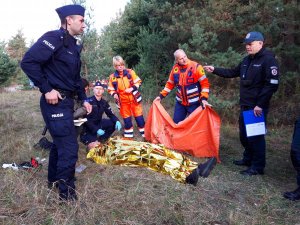 Podlascy policjanci podczas Konkurencji  symulowany wypadek samochodowy