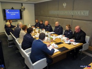 Spotkanie Komendanta Głównego Policji gen. insp. Jarosława Szymczyka z Dyrektorem Wykonawczym CEPOL p. Detlefem Schroderem, Panią Agnieszką Biegaj – szefową pionu szkoleniowego CEPOL, przedstawicielami kierownictwa Biura Międzynarodowej Współpracy Policji KGP, Biura Kadr Szkolenia i Obsługi Prawnej KGP, Wyższej Szkoły Policji w Szczytnie oraz Szkół Policji i przedstawicielem MSWiA.