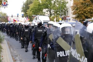 policjanci podczas zabezpieczenia marszu