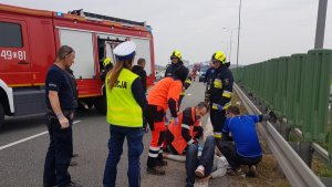 Policjanci Oddziału Prewencji Policji w Krakowie „pomagają i chronią” … nie tylko w Małopolsce. Zdjęcia z miejsca zdarzenia