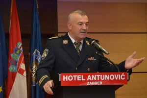Chorwacki policjant na mównicy