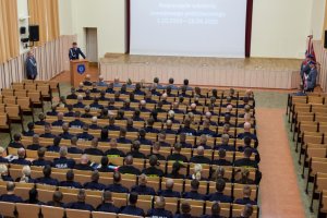 Widok z góry na aulę Szkoły Policji w Słupsku.