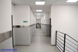 widok na korytarz nowego komisariatu w Kowarach