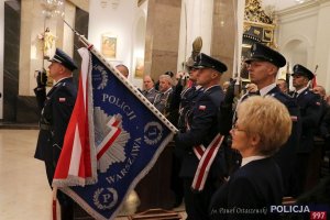 Początek uroczystości kompania reprezentacyjna Policji ze sztandarem KGP