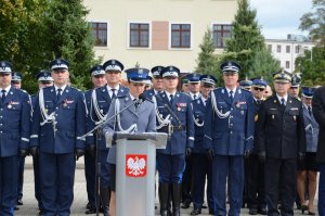 uroczysta promocja oficerska - przemówienie policjantki nowo mianowanej oficer Policji
