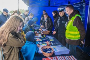 stoisko promocyjne Biura Komunikacji Społecznej Komendy Głównej Policji