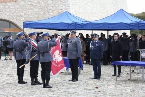 Przezkazanie sztandaru policjantom