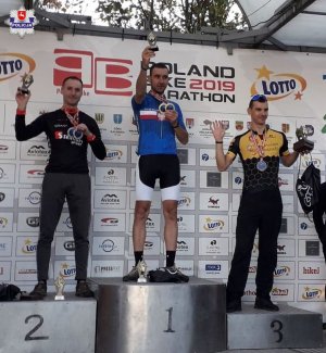 najlepsi zawodnicy na podium
