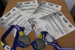 Medale i dyplomy zdobyte przez legnicką policjantkę na Mistrzostwach Europy w Taekwondo