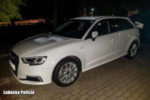 samochód marki audi