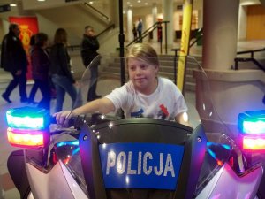„BEZPIECZNIE – CHCE SIĘ ŻYĆ 2019“ - dziewczynka na motocyklu policyjnym