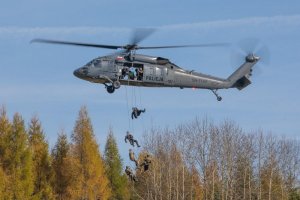 śmigłowiec Black Hawk podczas ćwiczeń