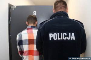 zatrzymany w eskorcie policjanta