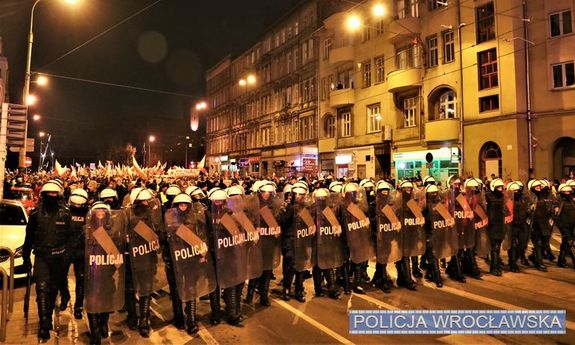 Policjanci biorący udział w zabezpieczeniu