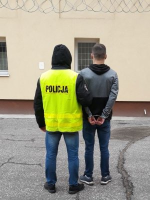 zatrzymany w eskorcie policji