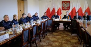 Zastępca Komendanta Głównego Policji nadinsp. Kamilem Bracha oraz przedstawiciele Ministerstwa Spraw Wewnętrznych Republiki Mołdawii i polskiej Policji podczas spotkania w Komendzie Głównej Policji