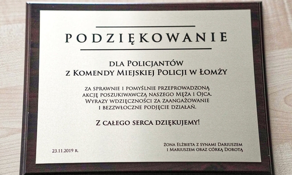 podziękowanie złożone na ręce policjantów