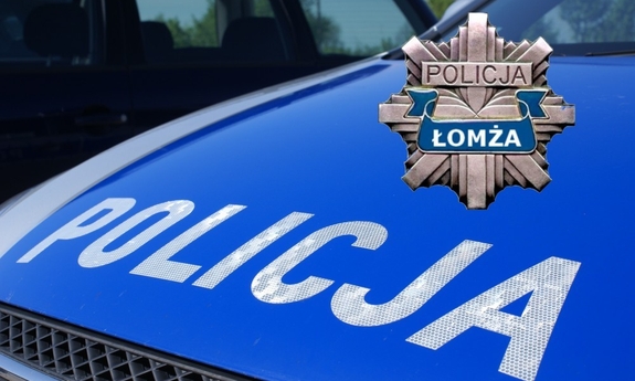 napis policja na radiowozie oraz gwiazda policyjna