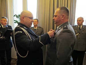 Uroczystość wręczenia odznaczeń i awansów funkcjonariuszom Głównego Sztabu Policji KGP