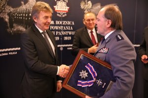 Koordynator Komendanta Głównego Policji ds. organizacji imprez sportowo-rekreacyjnych Andrzej Kuczyński oraz Zbigniew Boniek