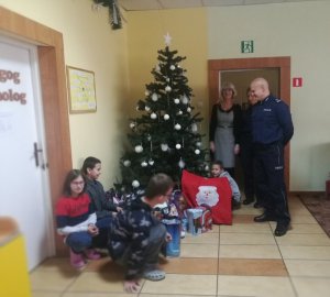 policjanci z wizytą u dzieci