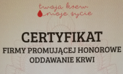 zdjęcie przedstawiające certyfikat otrzymany przez Komendę Powiatową Policji w Bolesławcu