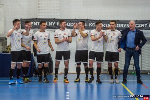 zawodnicy drużyny podczas charytatywnego turnieju piłki nożnej halowej