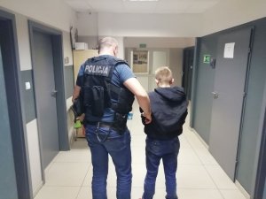 zatrzymany w eskorcie policjanta