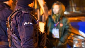 Policjanci dbają o bezpieczeństwo osób uczestniczących w  WOŚP.