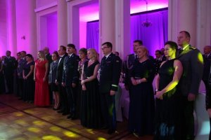 oficerowie Policji z małżonkami
