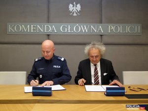 podpisanie porozumienia pomiędzy Komendantem Głównym Policji a Prezesem Zarządu Targów Kielce S.A. Andrzejem Mochonia.