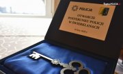 symboliczny klucz do nowego Posterunku Policji