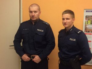 Policjanci którzy pomogli mężczyźnie