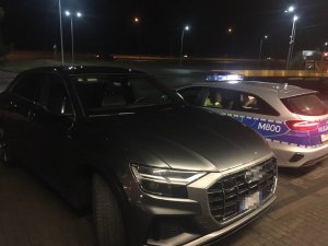 widok samochodu audi odzyskanego przez policjantów