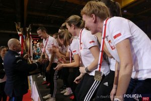 Wręczenie pucharu za zajęcie pierwszego miejsca wśród pań