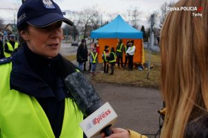 Policjantka udziela wywiadu