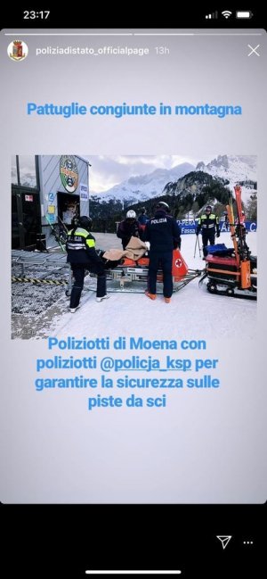 zdjęcie przedstawiające relację na temat akcji ratunkowej przeprowadzonej przez włoskich i polskich policjantów zamieszczonej na portalu społecznościowym