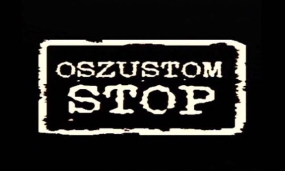 Biały napis na czarnym tle Oszustom Stop