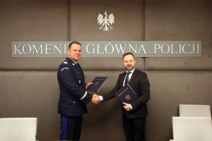 I zastępca Komendanta Główengo Policji z dyrektorem Biblioteki Narodowej