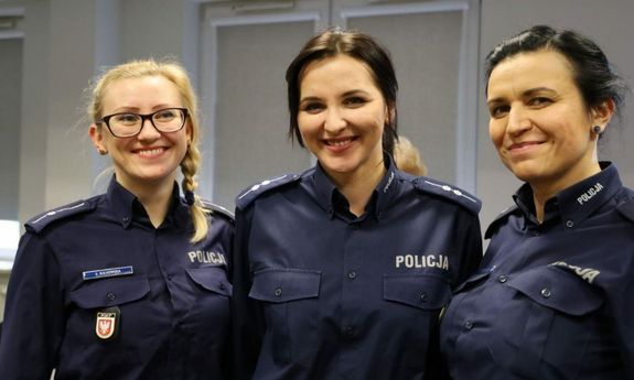 Trzy policjantki